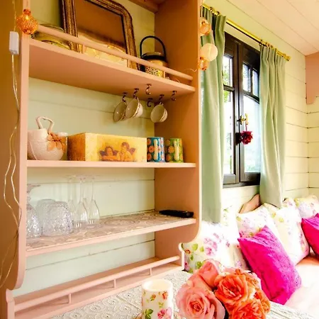 La Des Chouettes Bed & Breakfast 3*